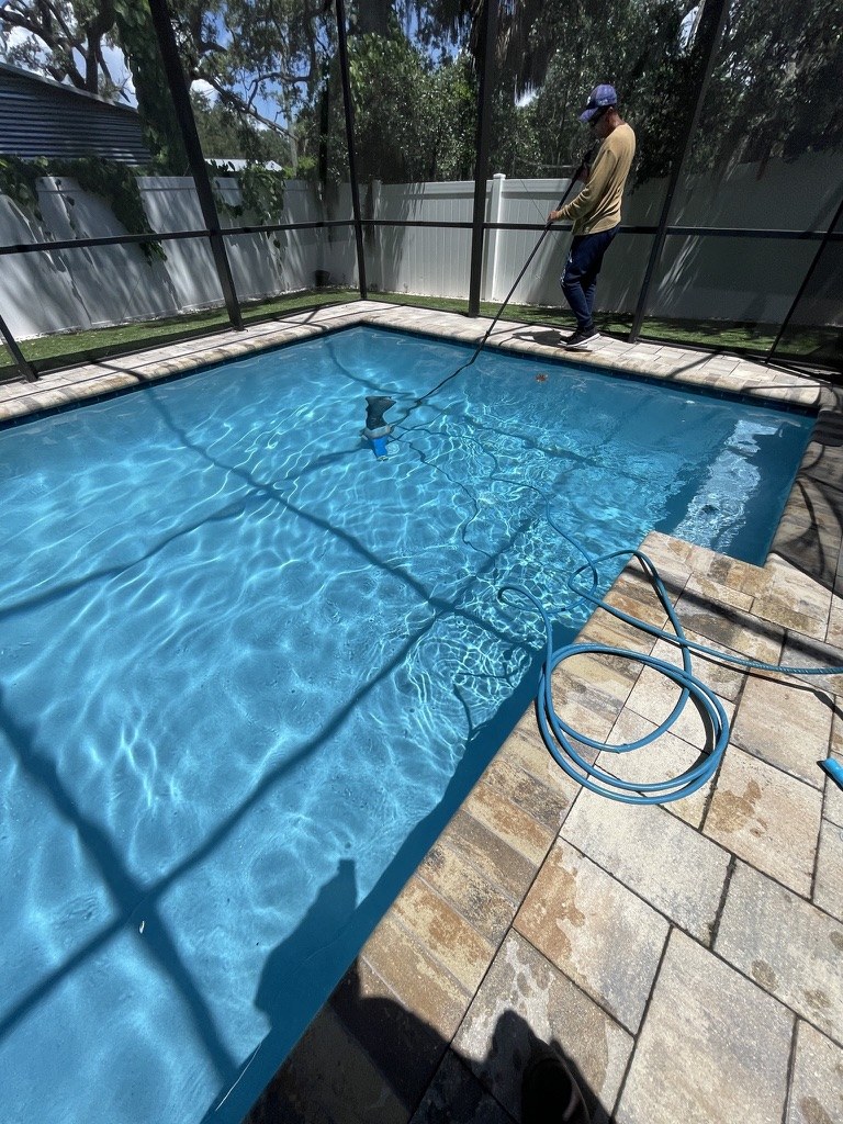 Tampa VIP technician providing weekly pool care